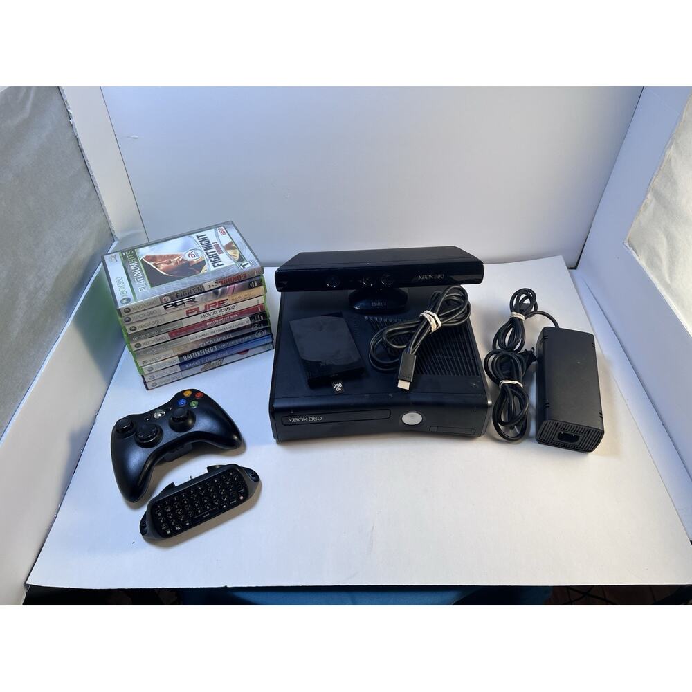 Microsoft Xbox 360 S Slim 1439 Console Bundle 10 games + Kinect + 1 controllers
